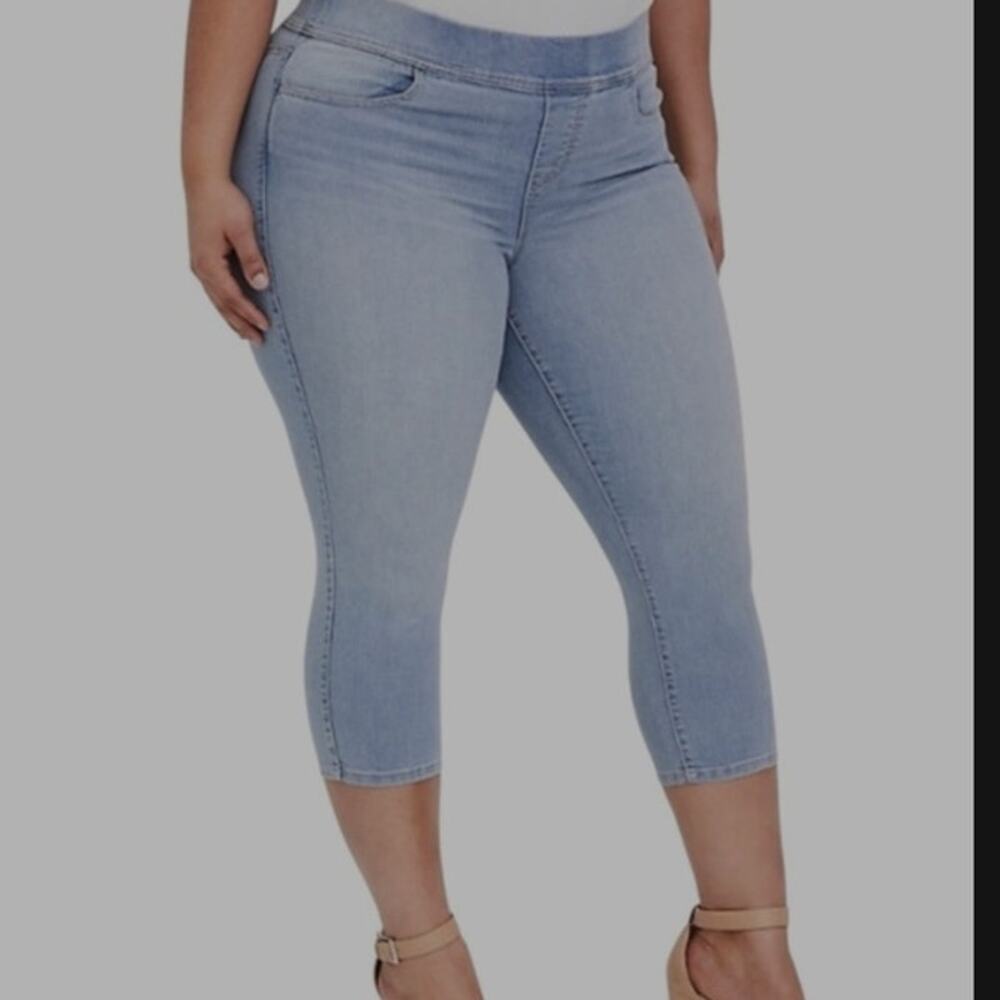 Torrid lean crop jeans NWT  lightblue Women's  size 3X